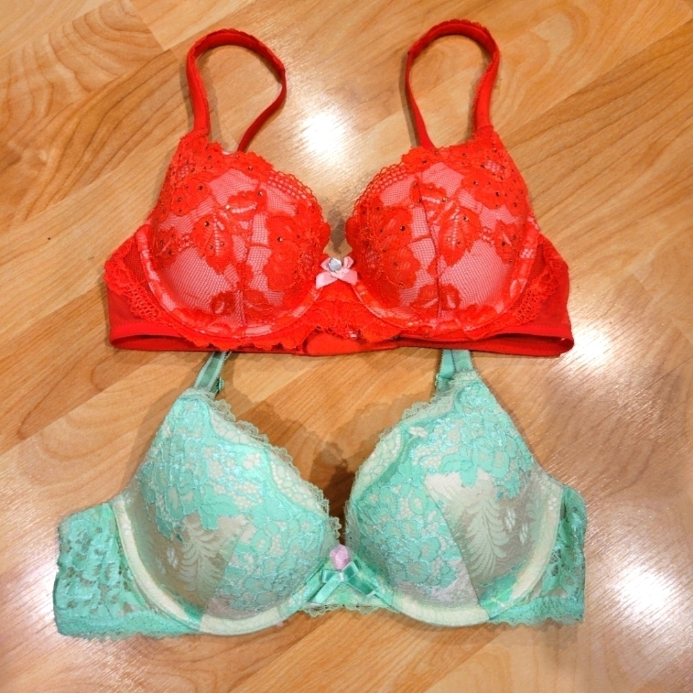 Victoria's Secret Red and Mint Underwire Lace Bra Bundle Size 32C